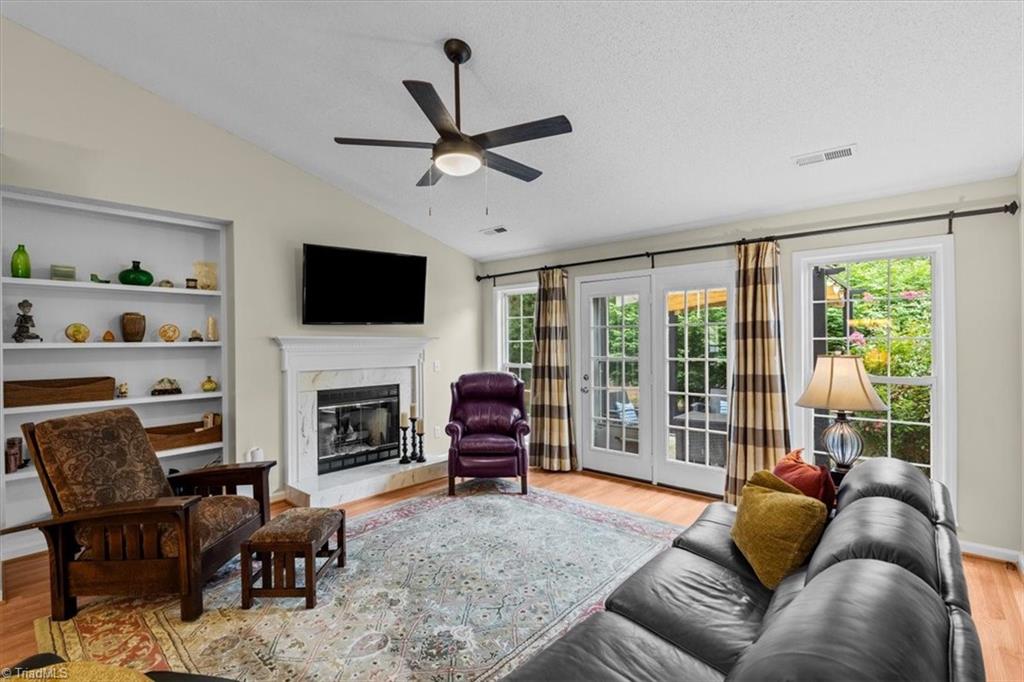8 Mansfield Circle