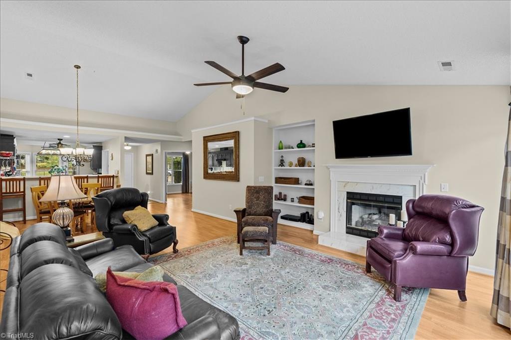 8 Mansfield Circle