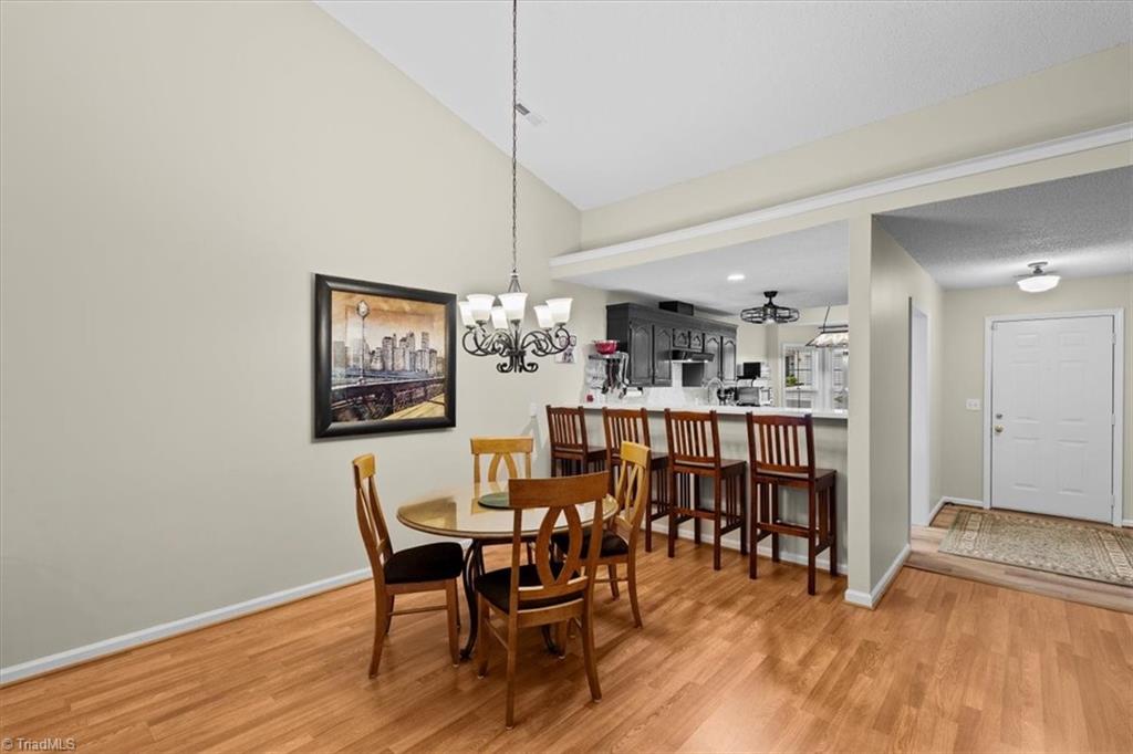 8 Mansfield Circle