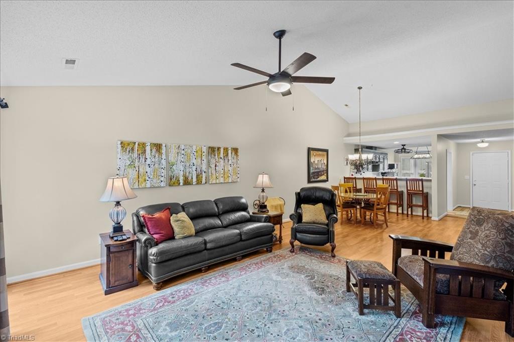 8 Mansfield Circle