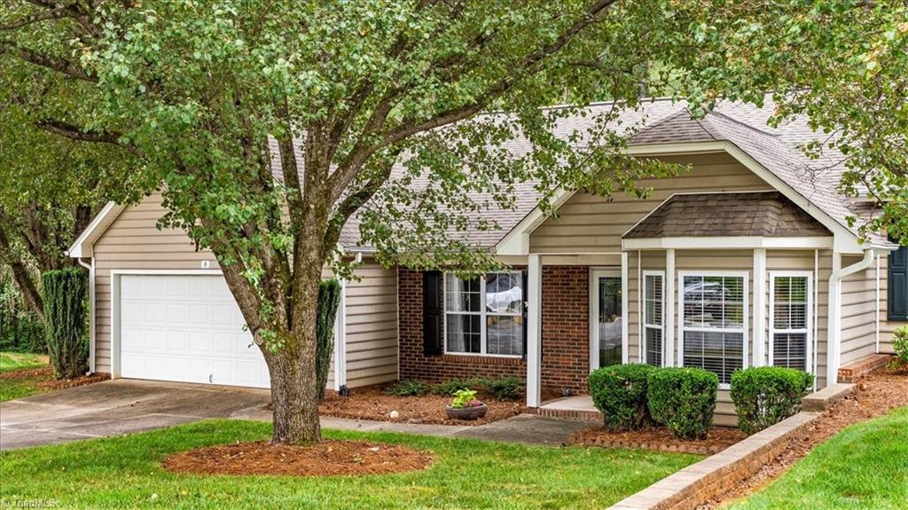 8 Mansfield Circle