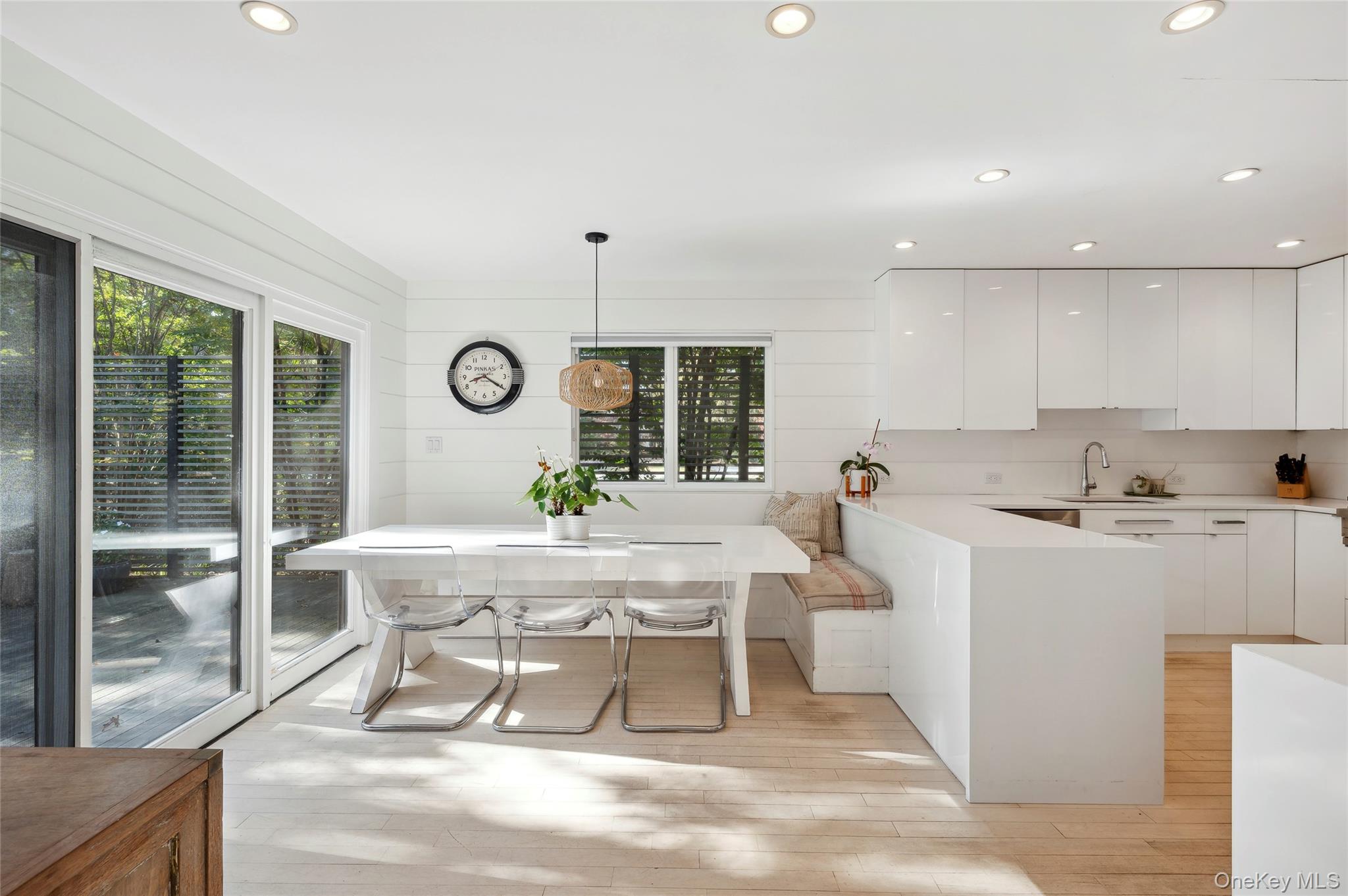 6 Woodland Way