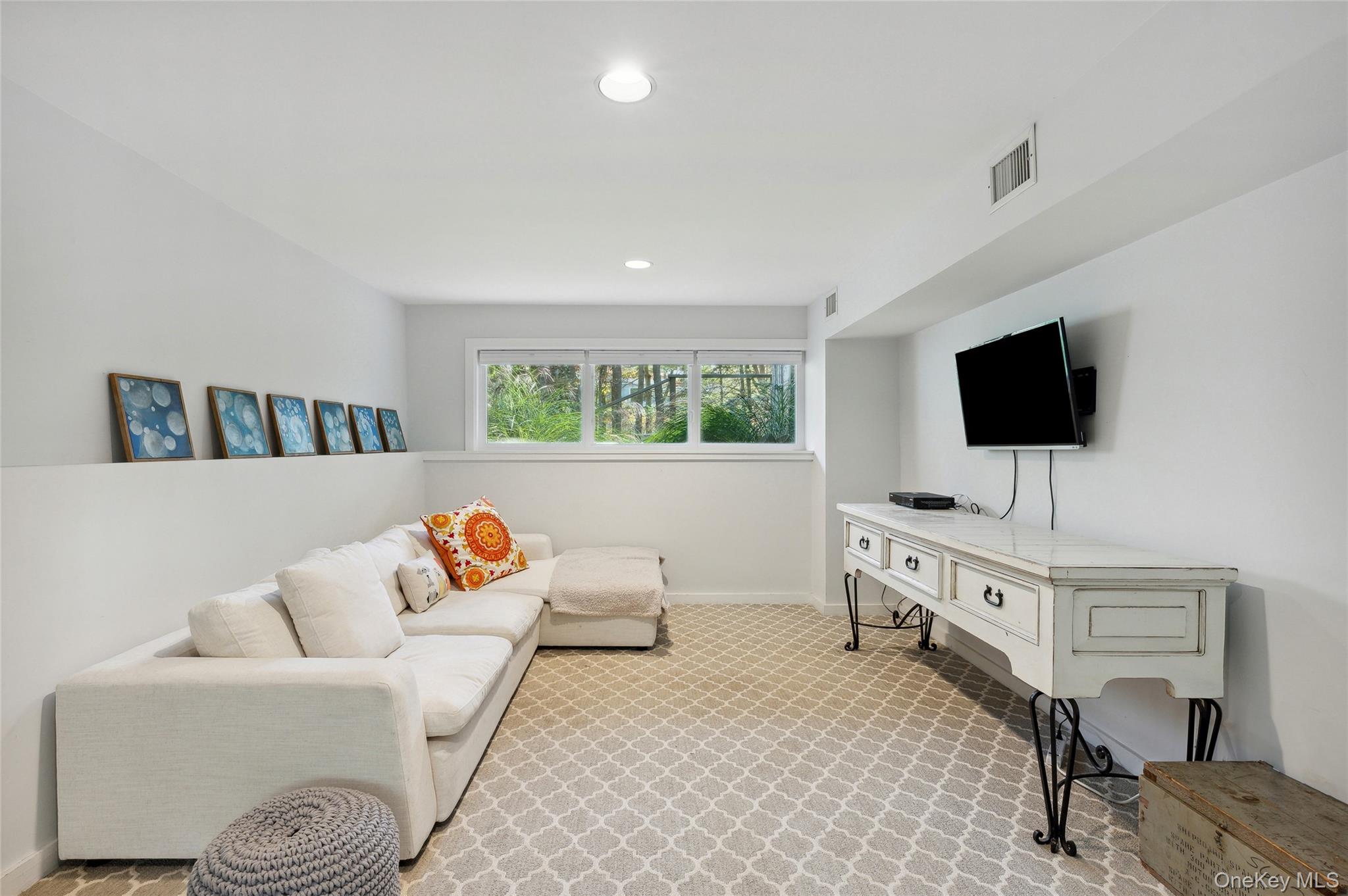 6 Woodland Way