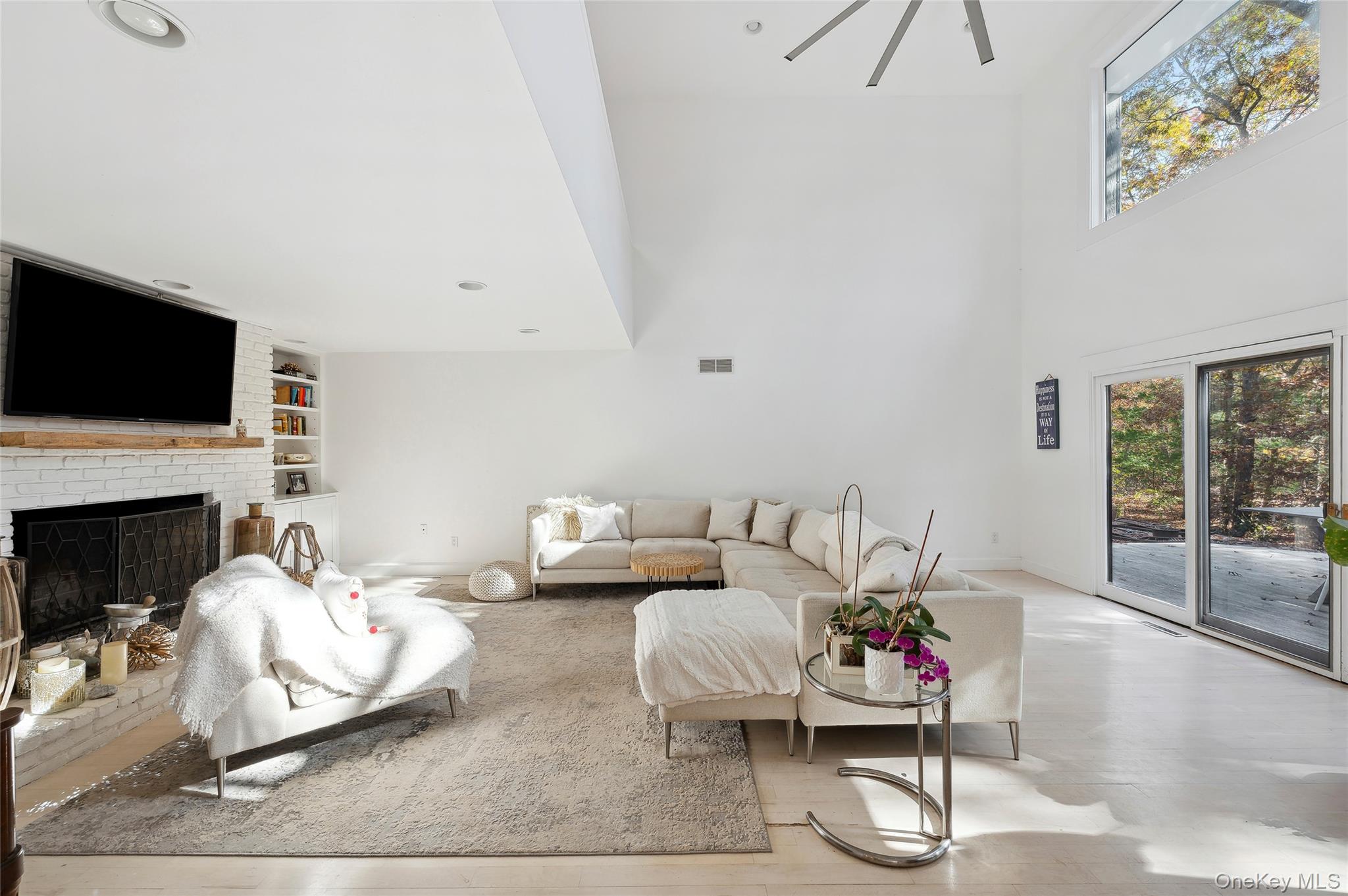 6 Woodland Way