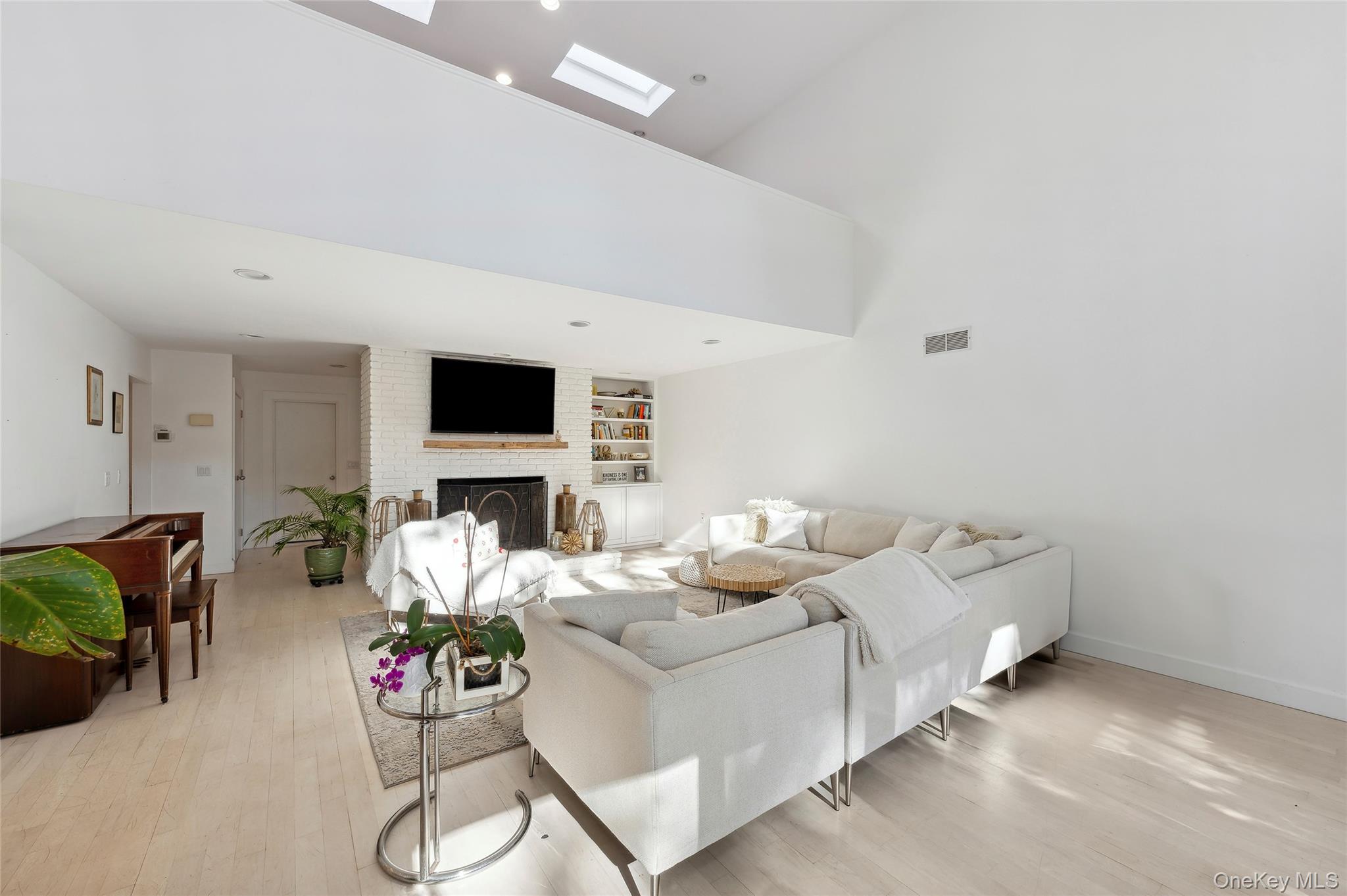 6 Woodland Way
