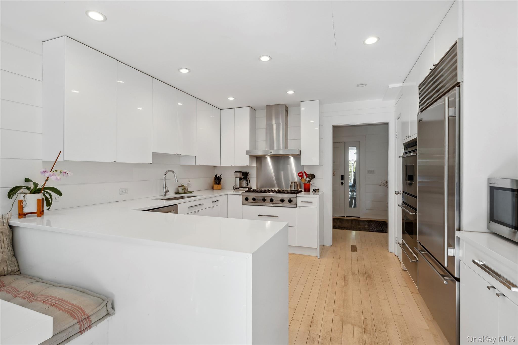 6 Woodland Way