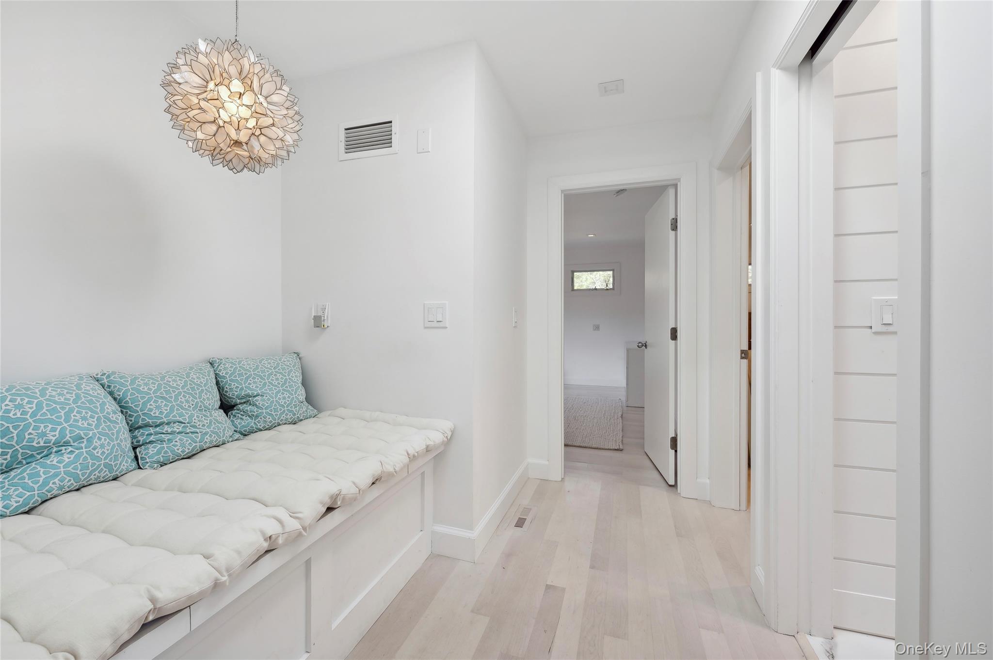6 Woodland Way