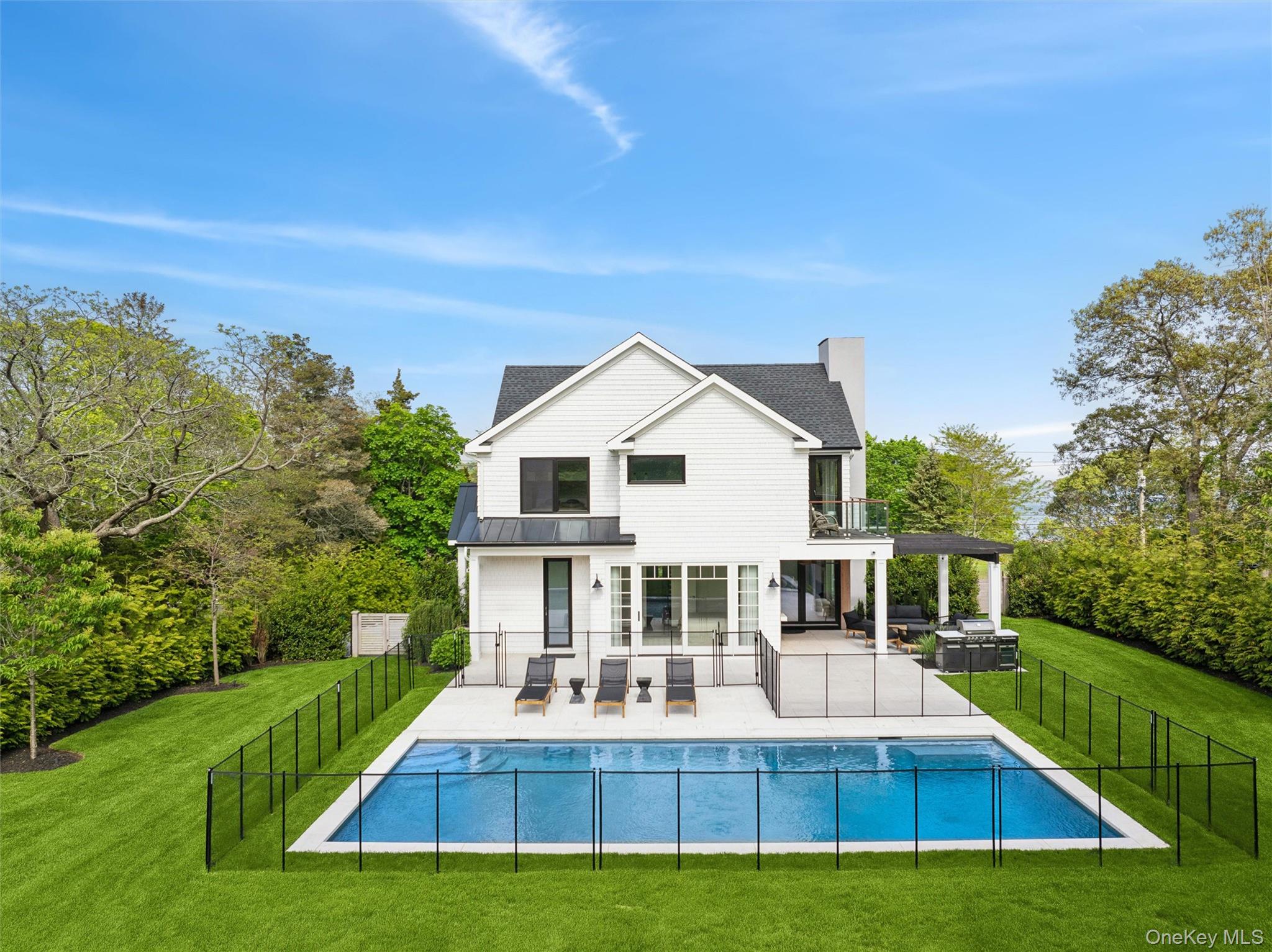 28 Canoe Place Road