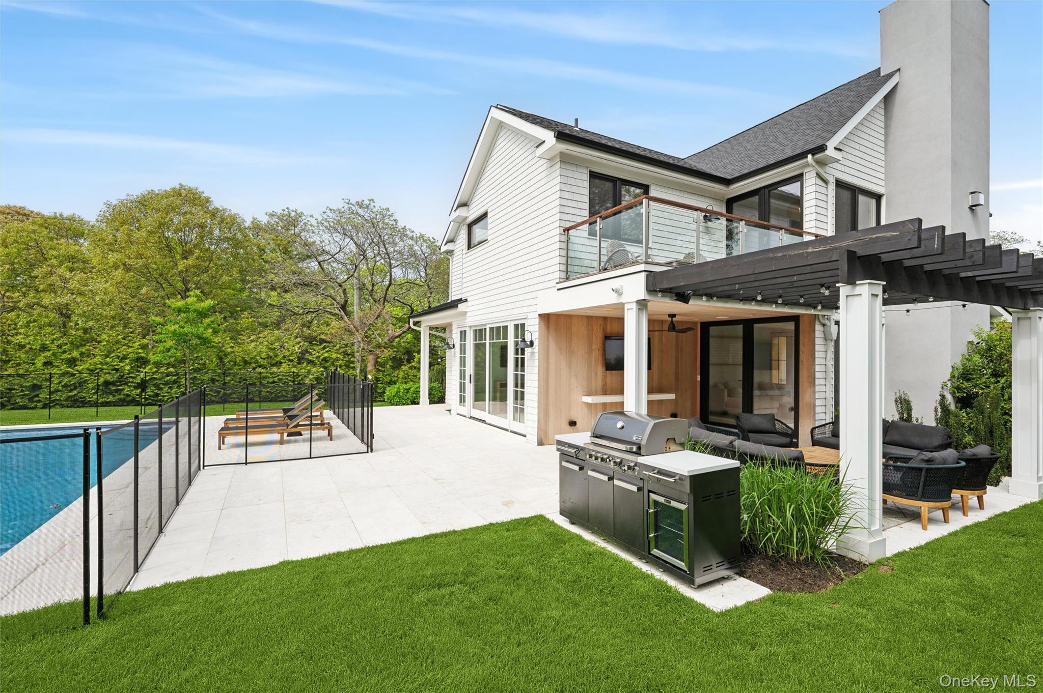 28 Canoe Place Road