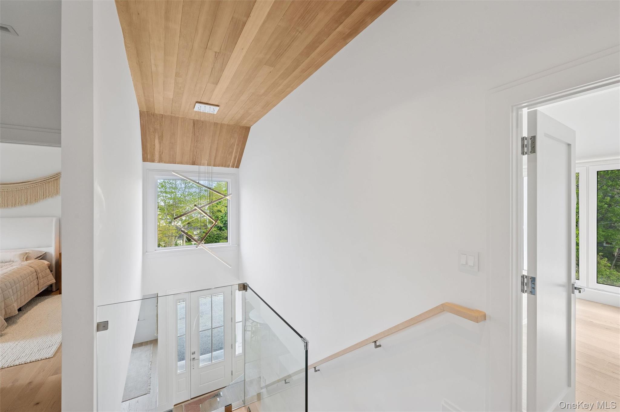 28 Canoe Place Road