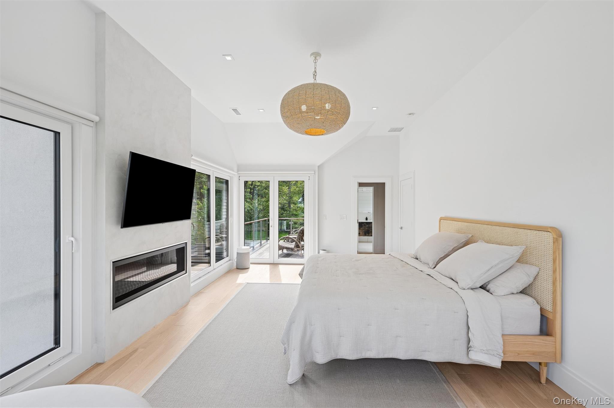 28 Canoe Place Road