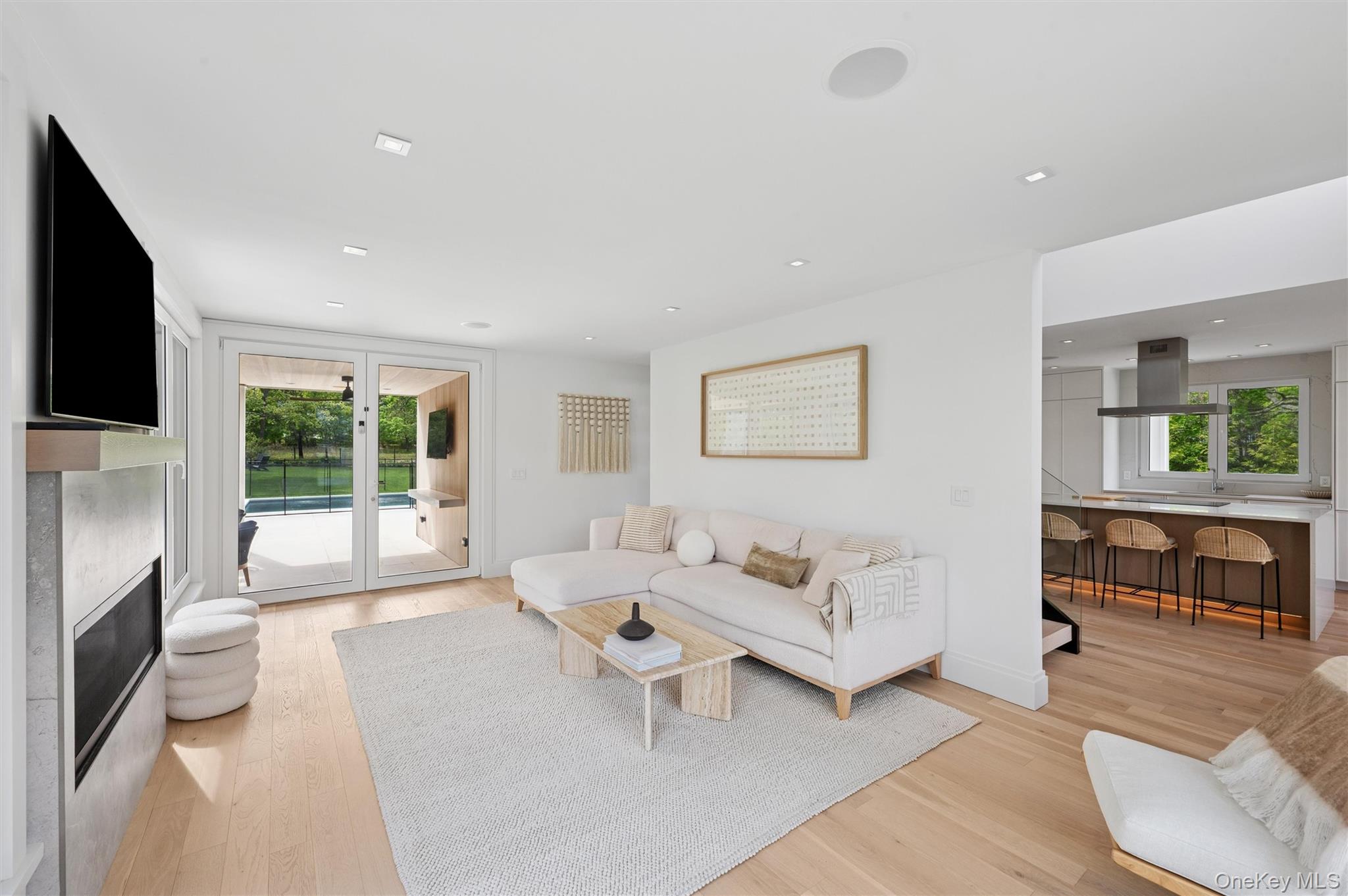 28 Canoe Place Road