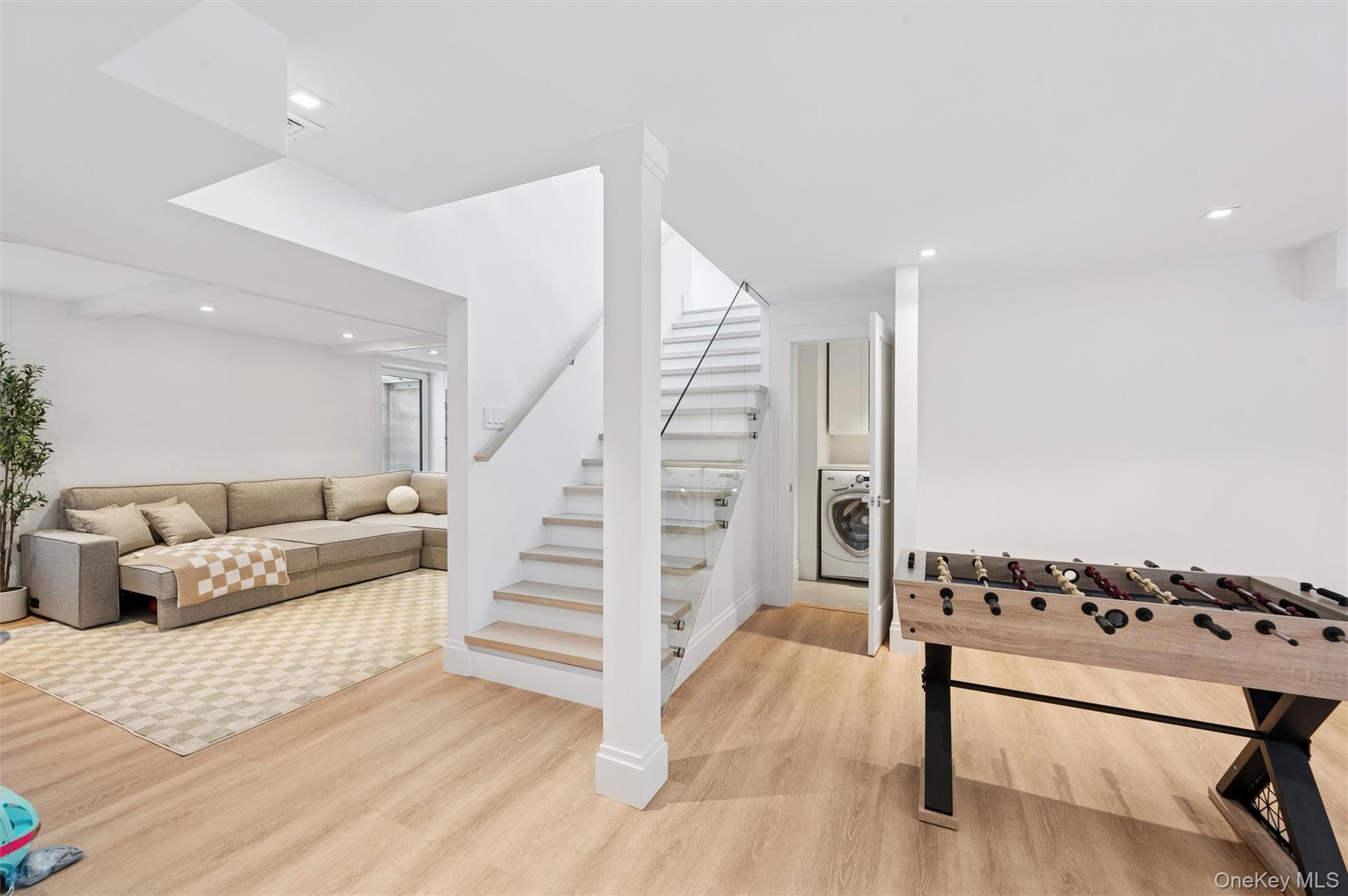 28 Canoe Place Road