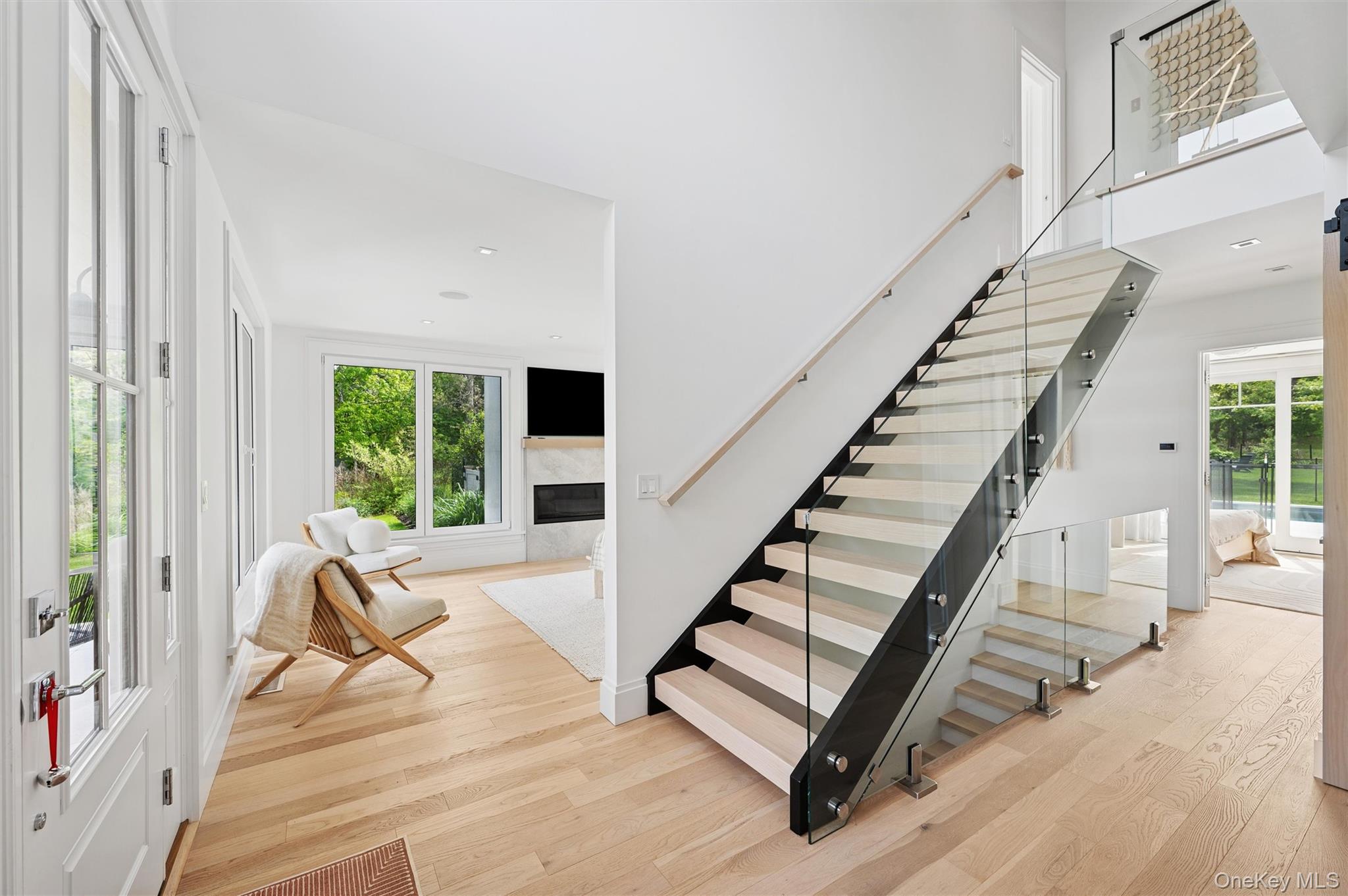 28 Canoe Place Road