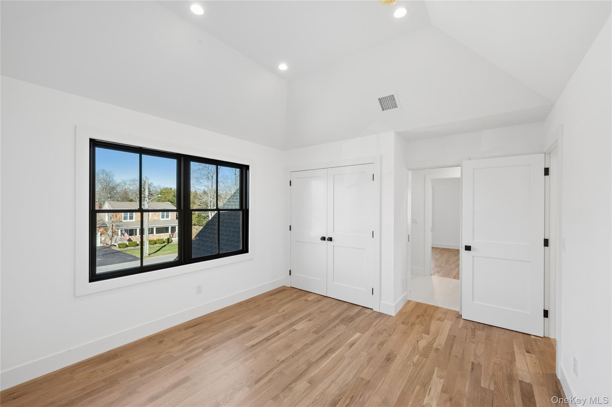 14 Bay Avenue