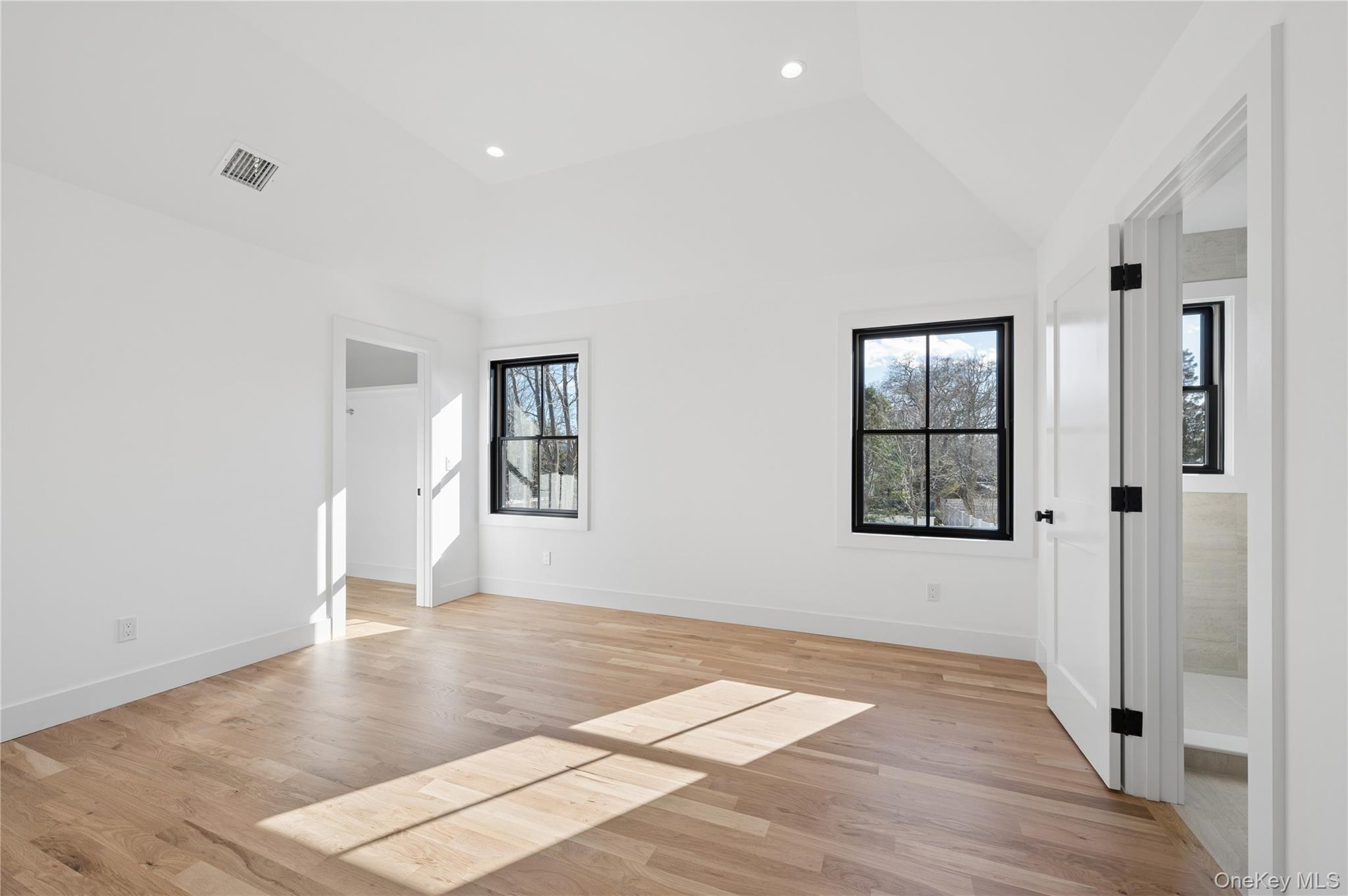 14 Bay Avenue
