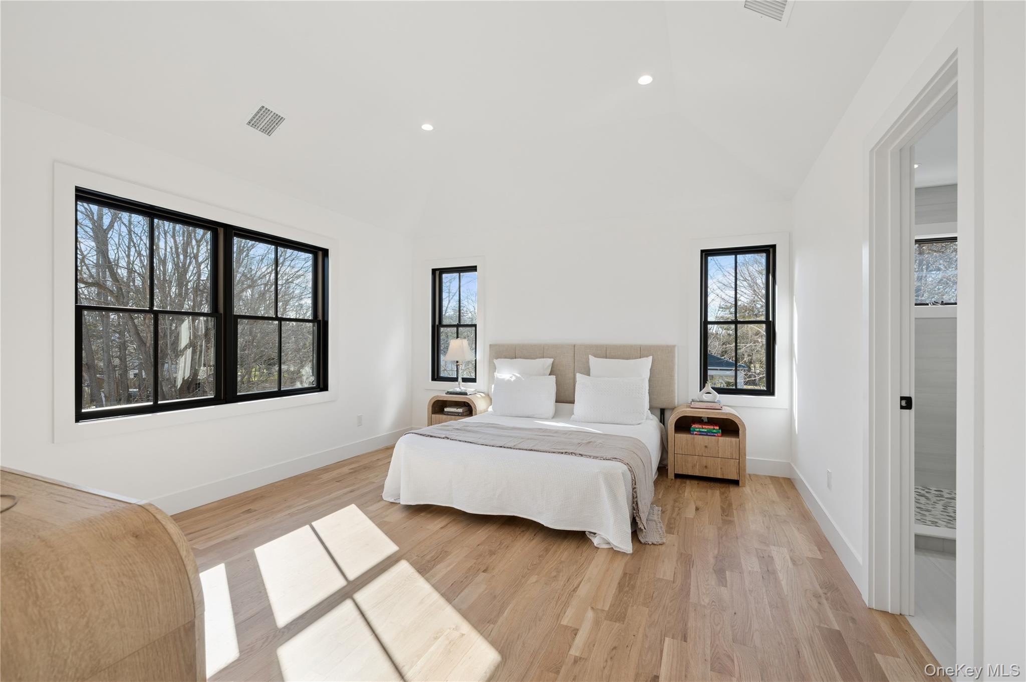 14 Bay Avenue