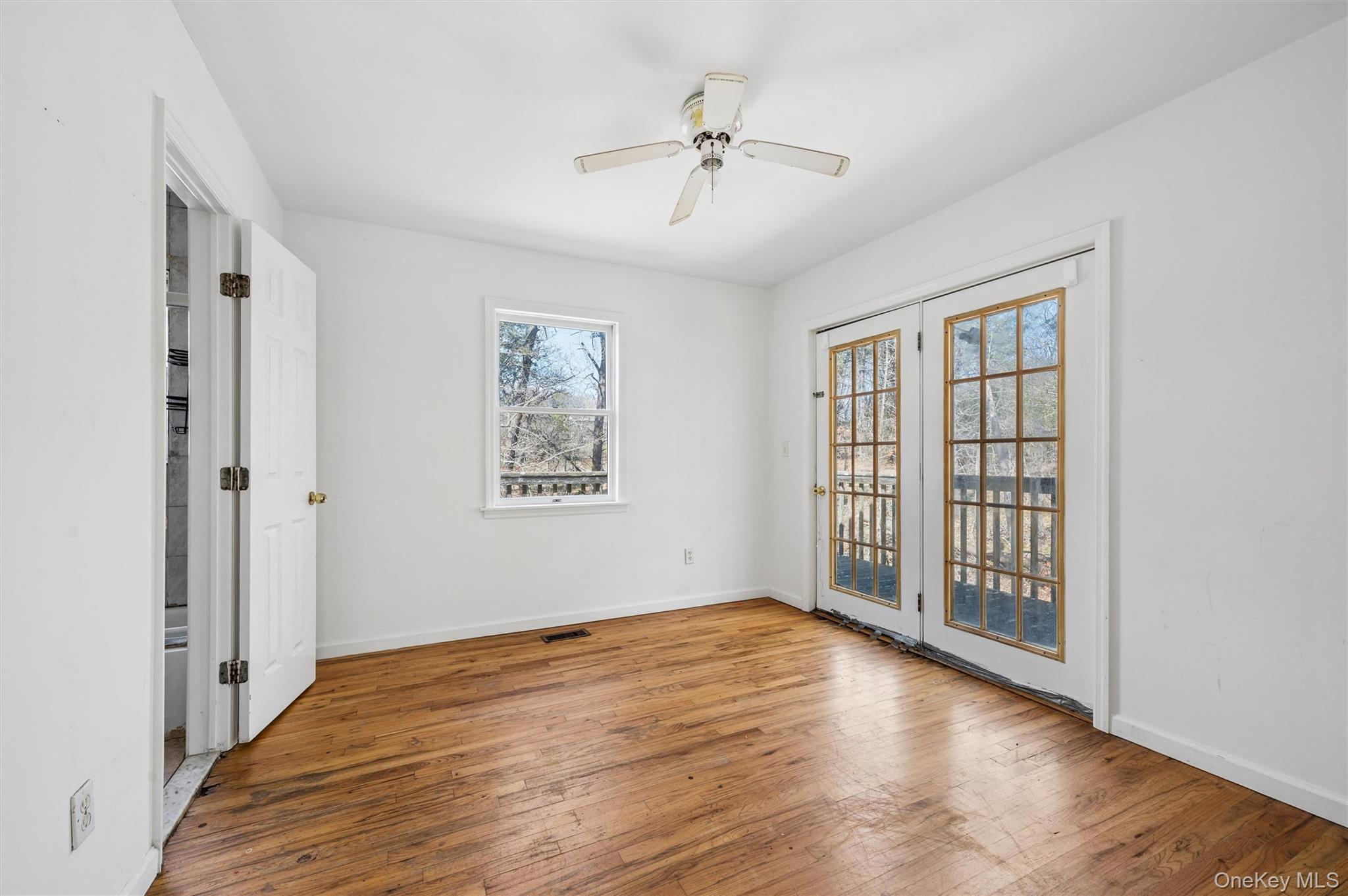 221 E Montauk Highway