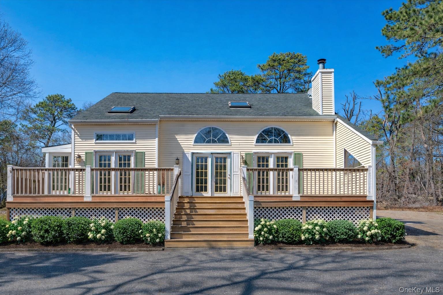 221 E Montauk Highway