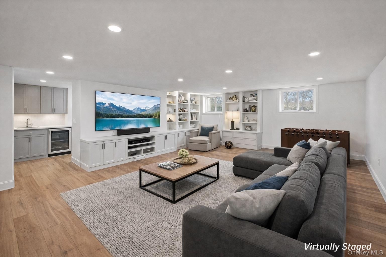 221 E Montauk Highway