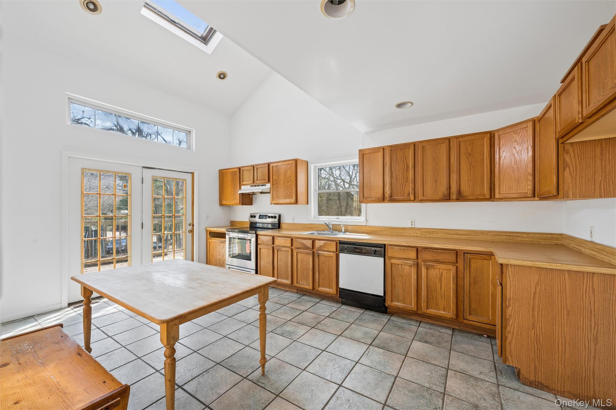 221 E Montauk Highway