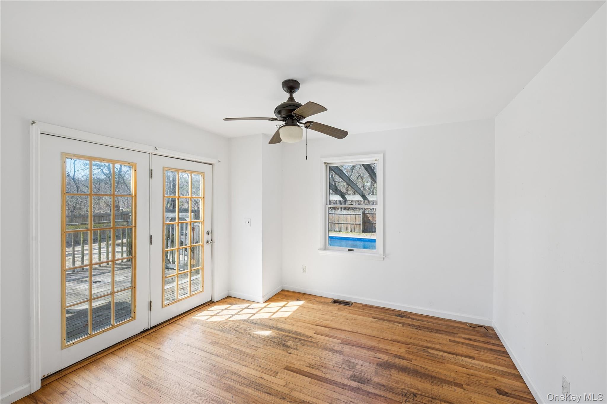 221 E Montauk Highway