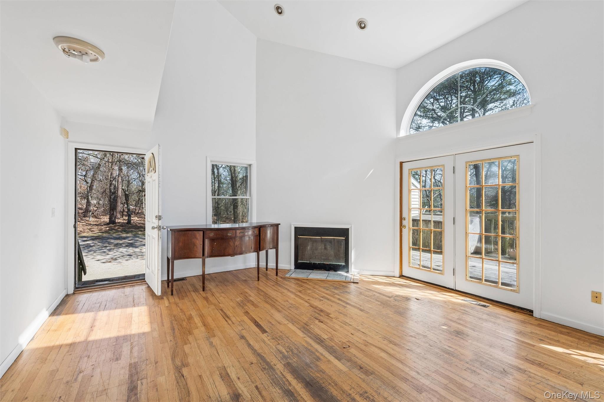 221 E Montauk Highway