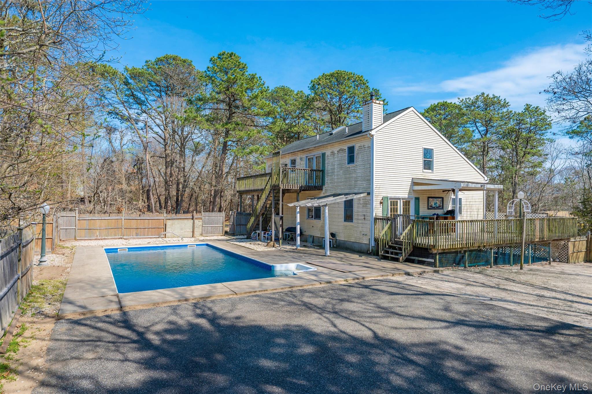 221 E Montauk Highway