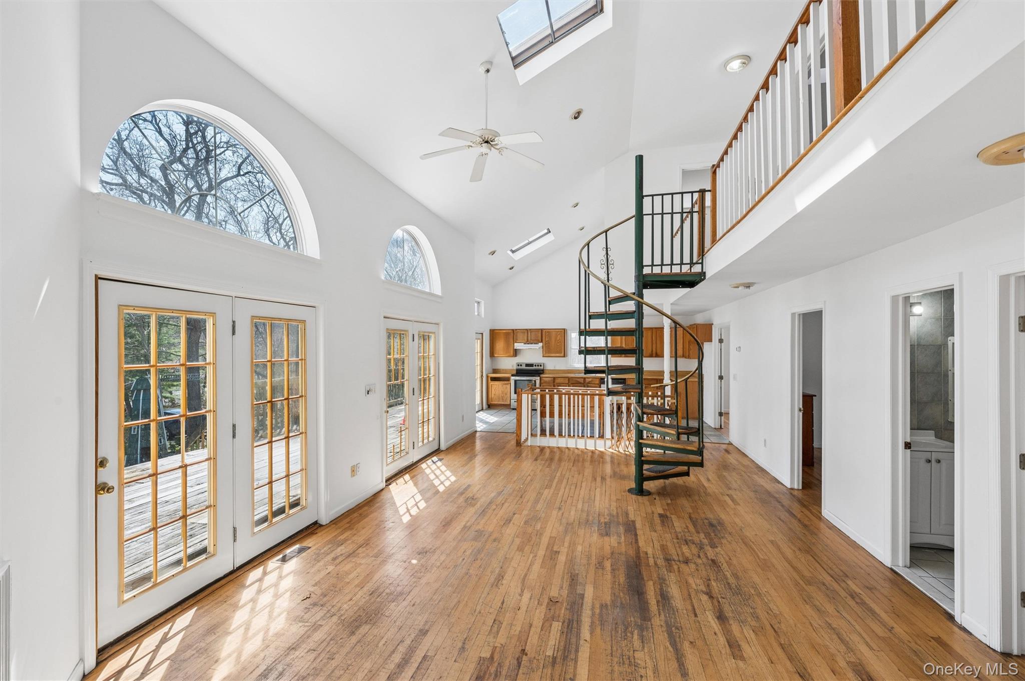 221 E Montauk Highway