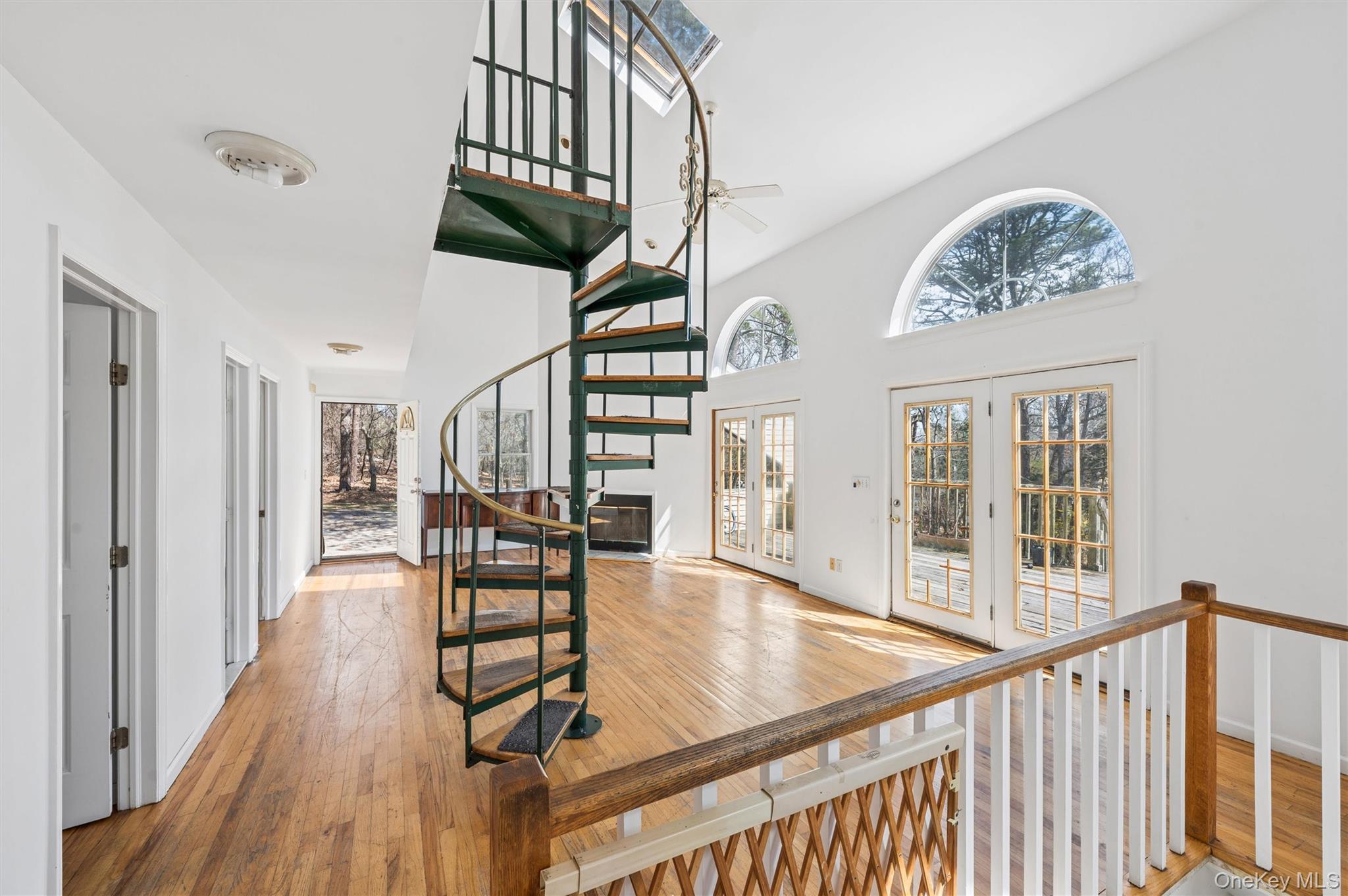 221 E Montauk Highway
