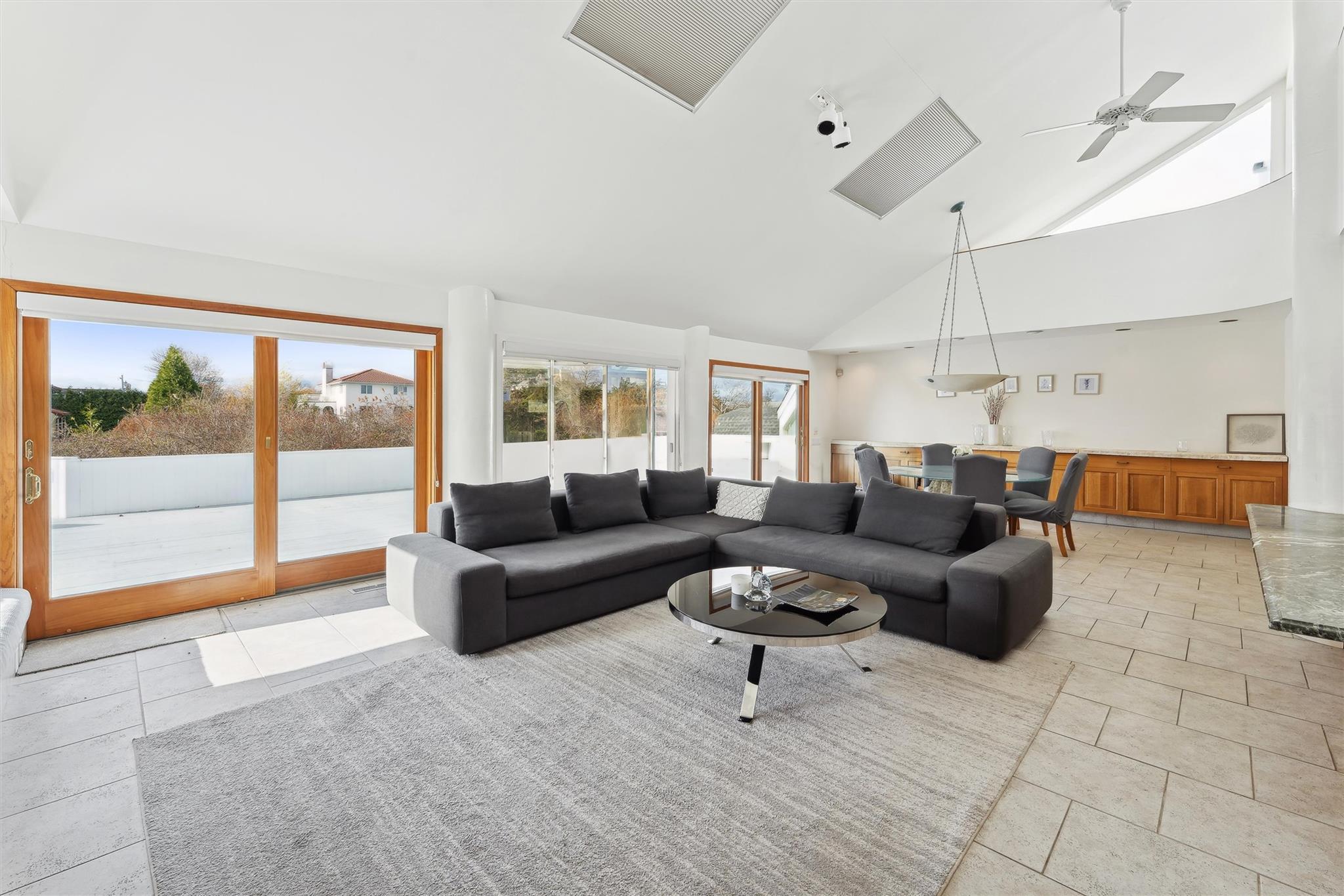 11 Watersedge Ct
