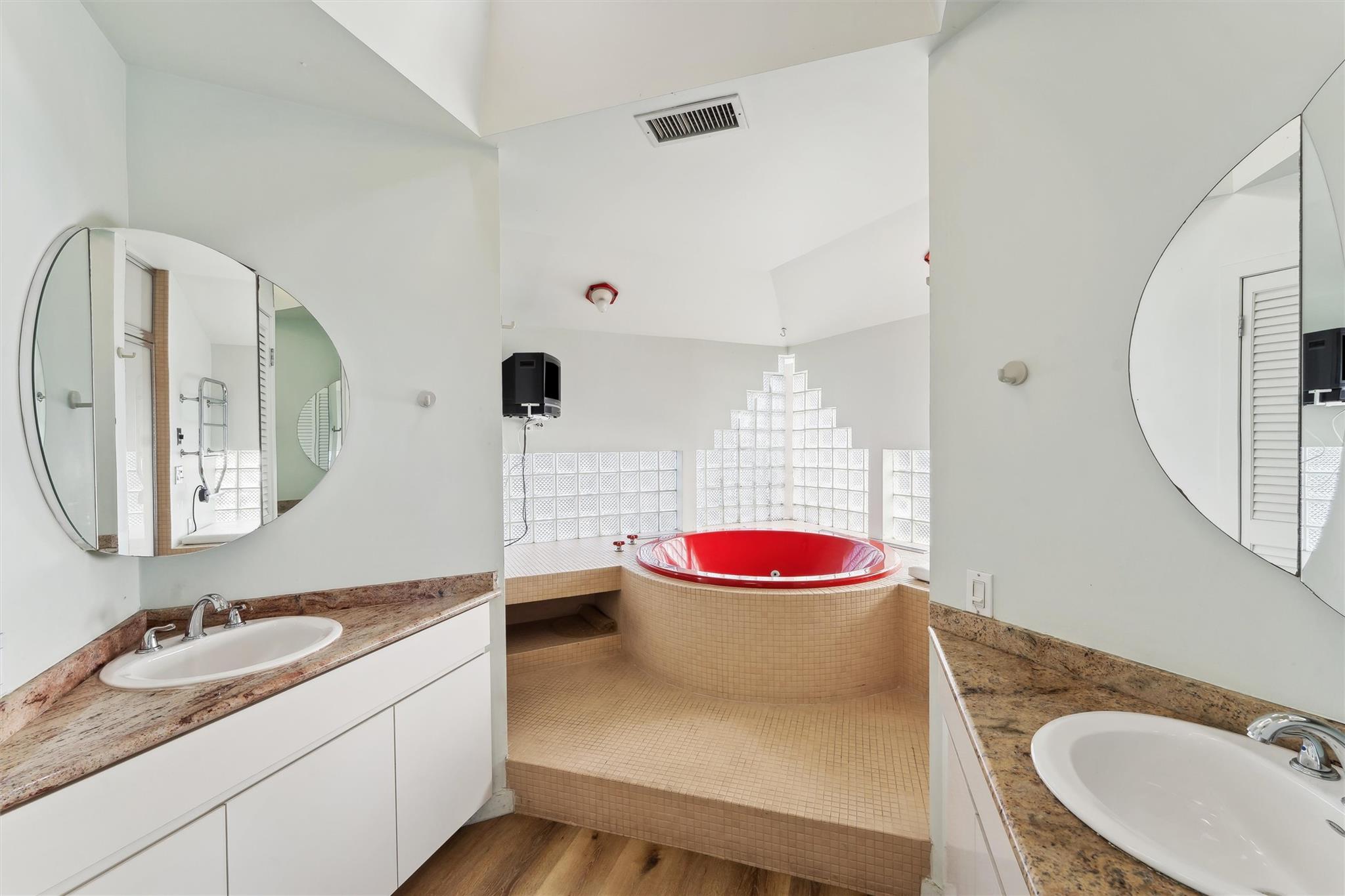 11 Watersedge Ct
