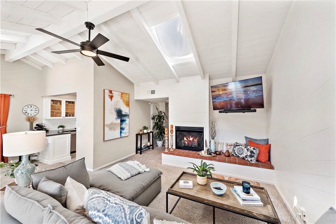 609 1/2 Carnation Avenue