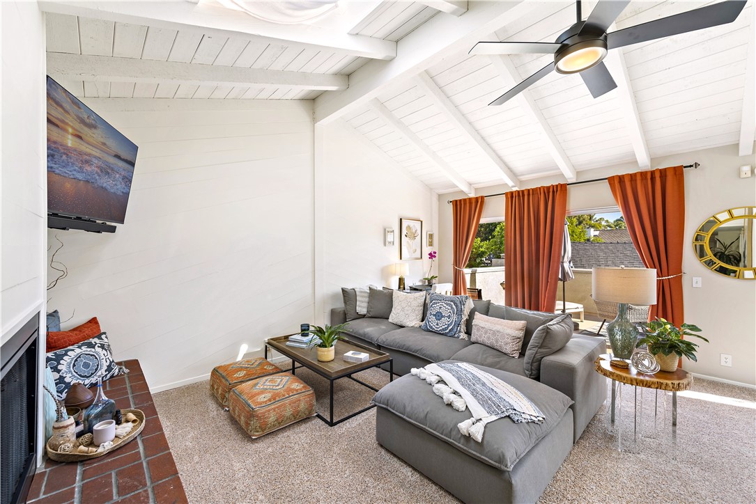 609 1/2 Carnation Avenue