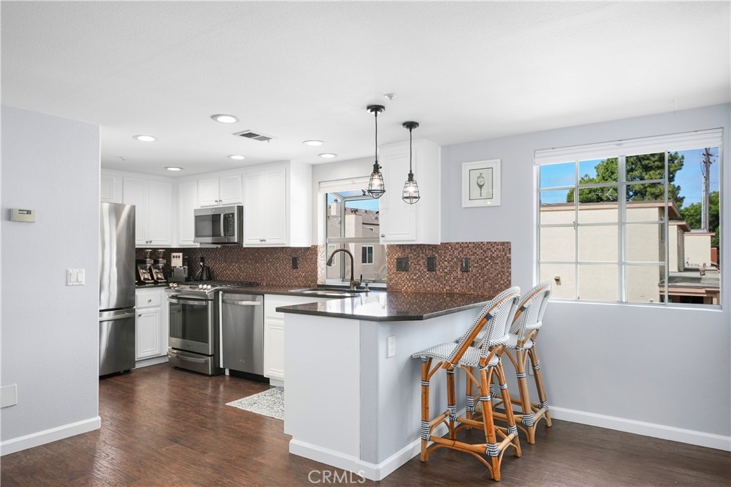 7659 Yorktown Avenue