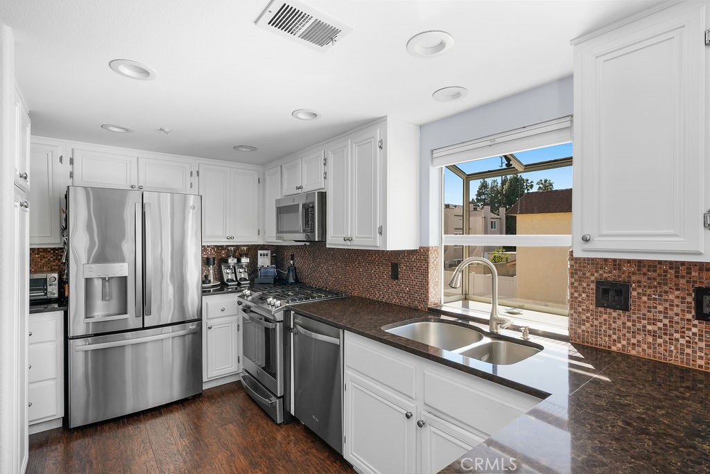 7659 Yorktown Avenue