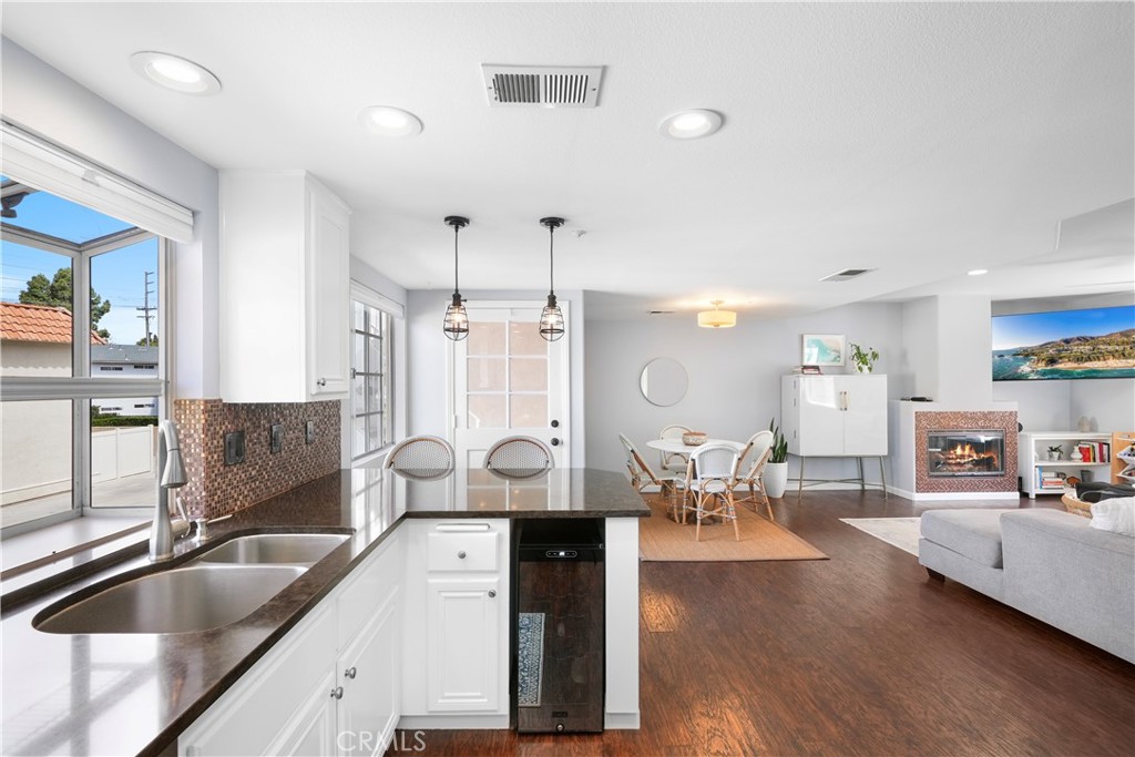 7659 Yorktown Avenue