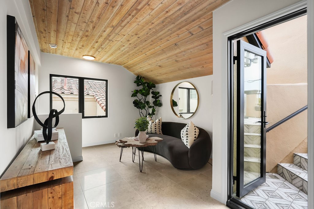 441 1/2 Goldenrod Avenue