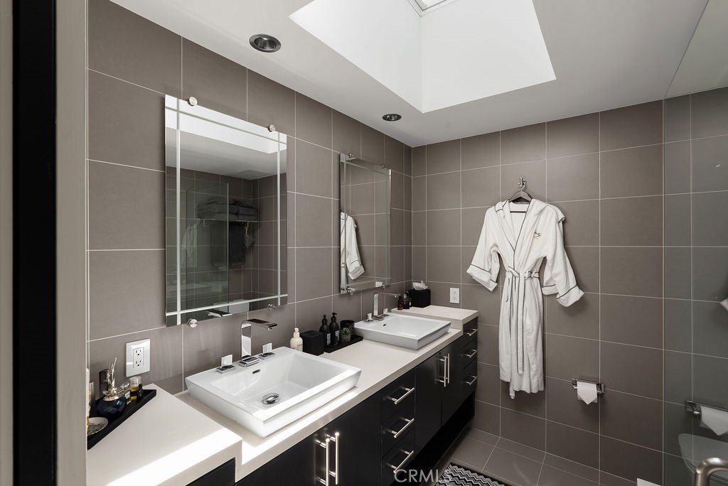 1585 S Coast Highway 66