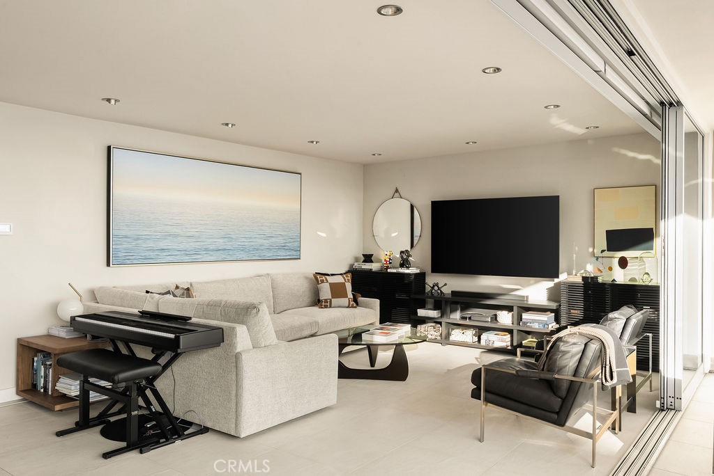 1585 S Coast Highway 66