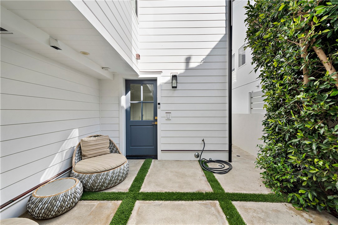 616 1/2 Acacia Avenue