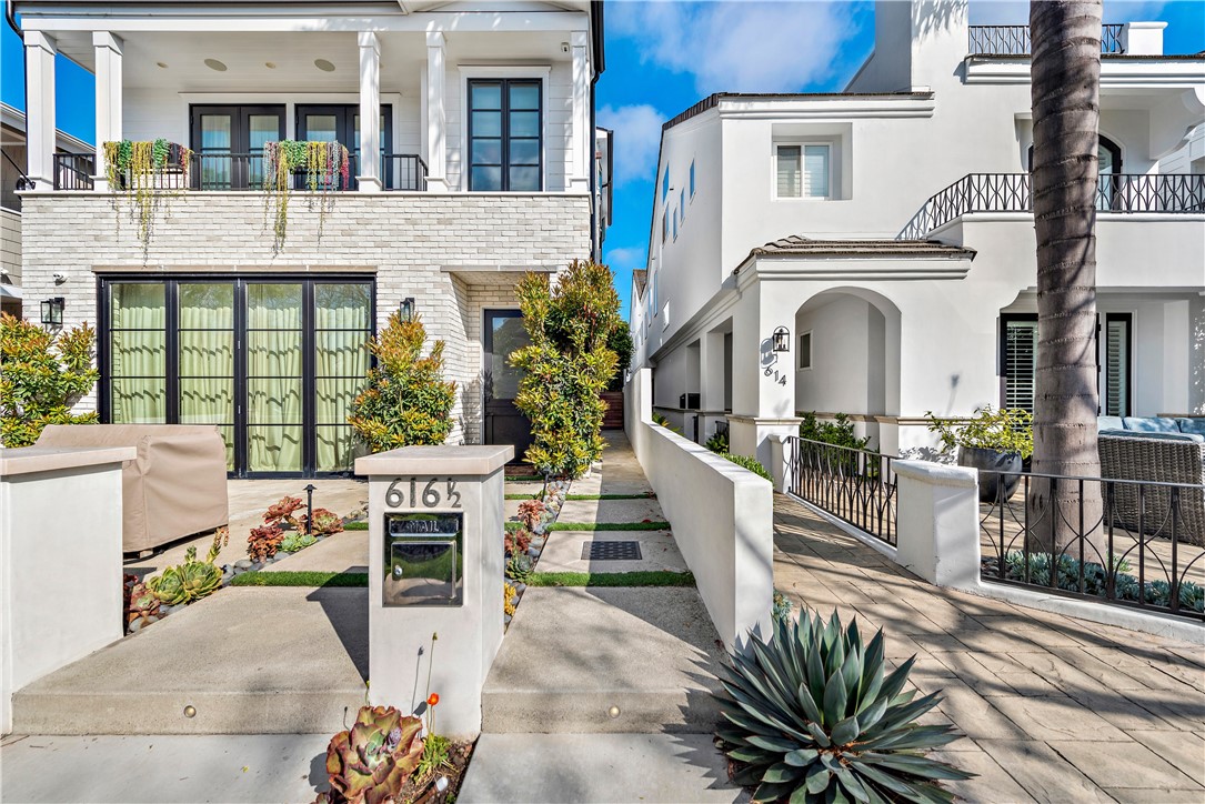 616 1/2 Acacia Avenue