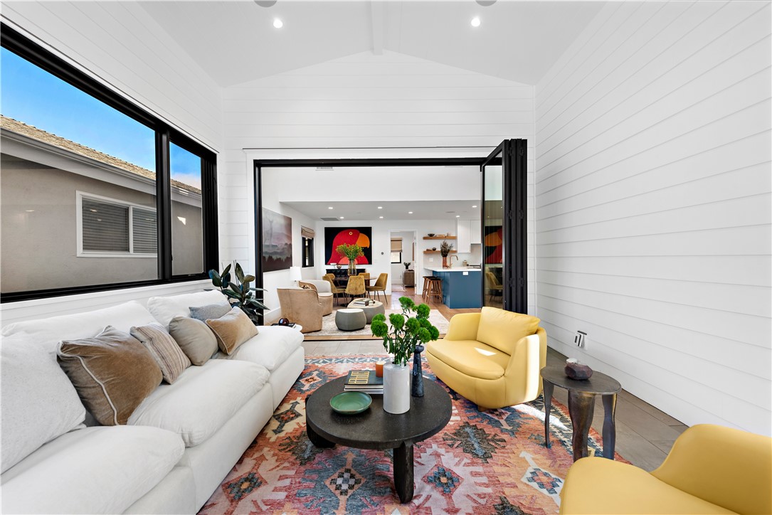 616 1/2 Acacia Avenue