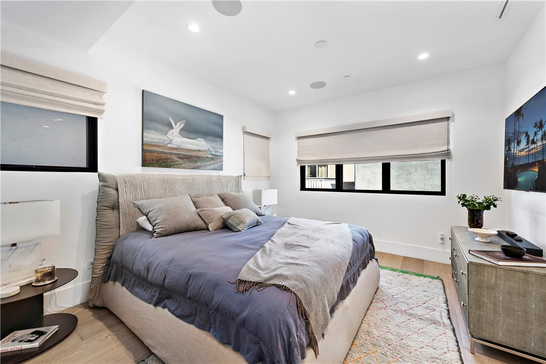 616 1/2 Acacia Avenue