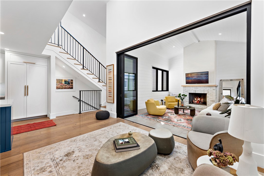 616 1/2 Acacia Avenue