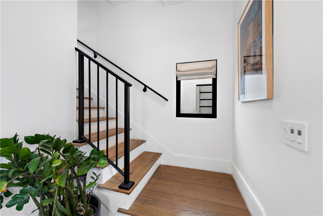 616 1/2 Acacia Avenue