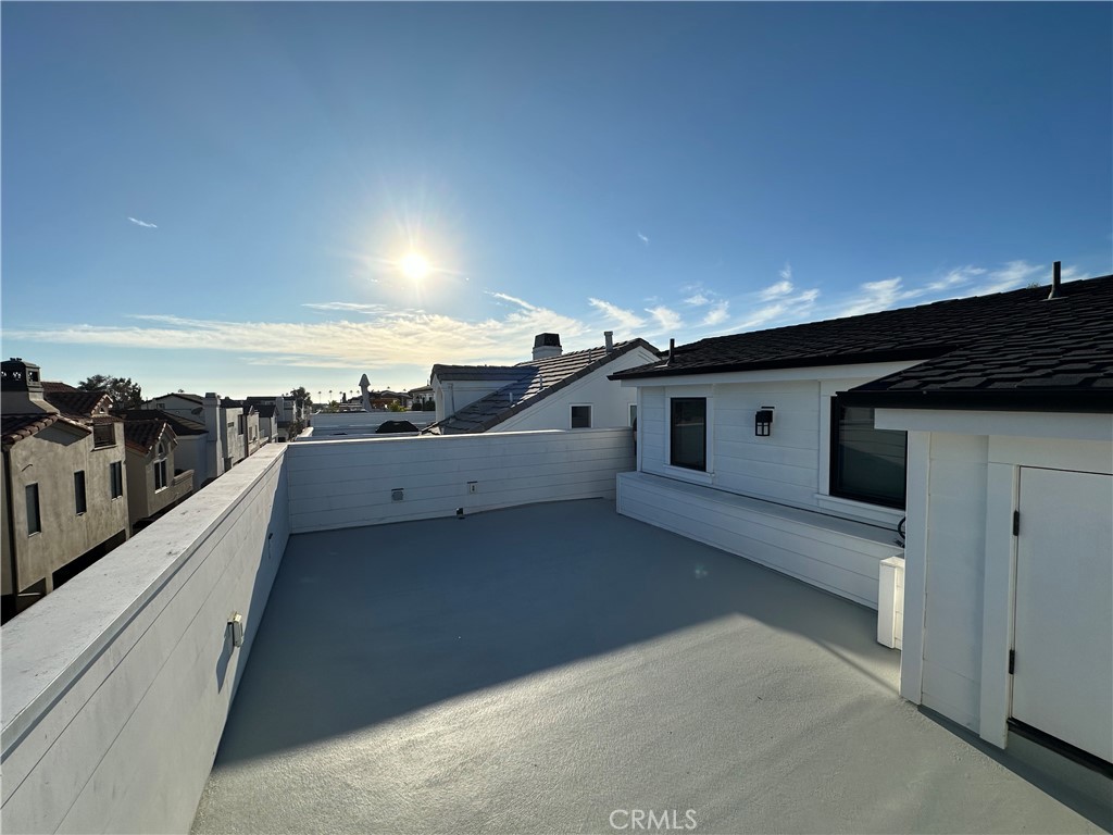 616 1/2 Acacia Avenue