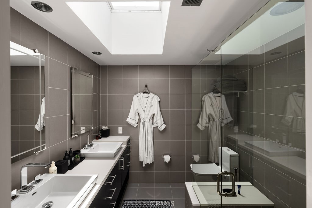 1585 S Coast Highway 66