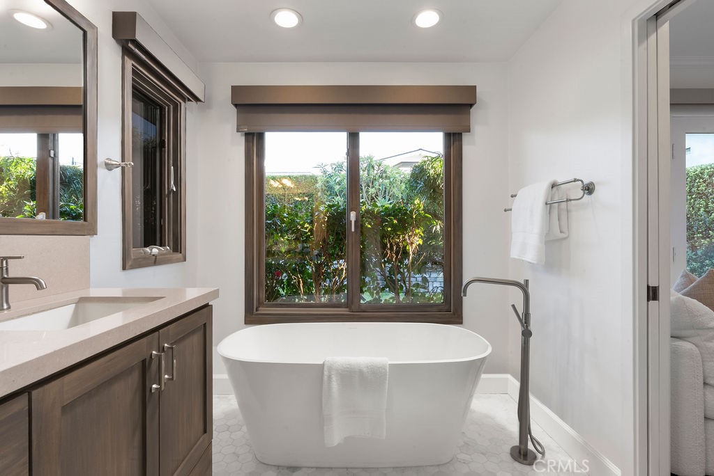 453 Seaward Road