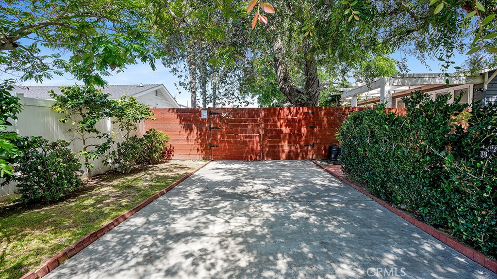 2197 Santa Ana Avenue
